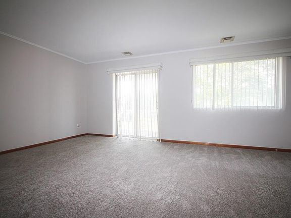 4th image of 19 Bayberry Dr APT 3