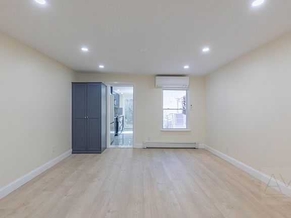 2nd image of 115 Smith St #1