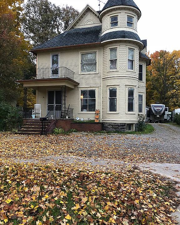 1st image of 312 E Lawrence Ave
