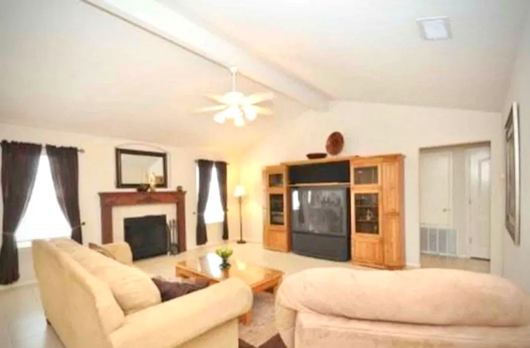 3 bed, 1818 sqft, $2,695 — Photo 4