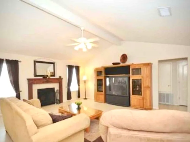 9008 Gainsborough Dr — Photo 6