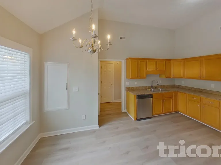 1024 Stratus Dr — Photo 5