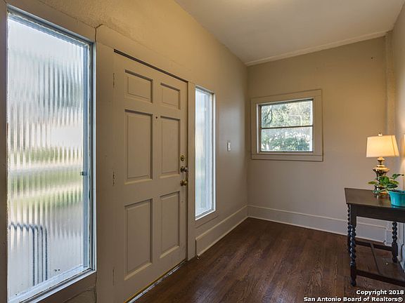 4th image of 334 W Mistletoe Ave
