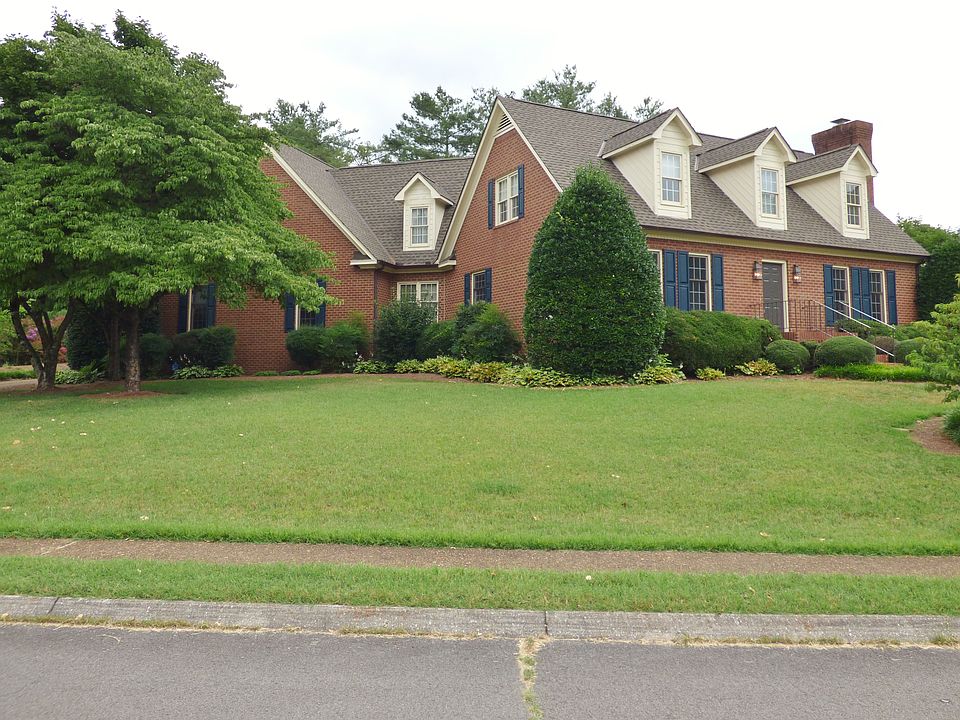 1st image of 220 Hampton Ct