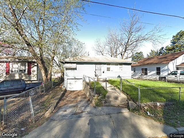 2nd image of 5702 Askew Ave