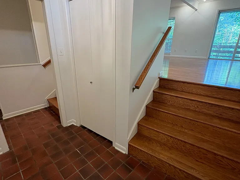 2620 N Taylor St — Photo 3