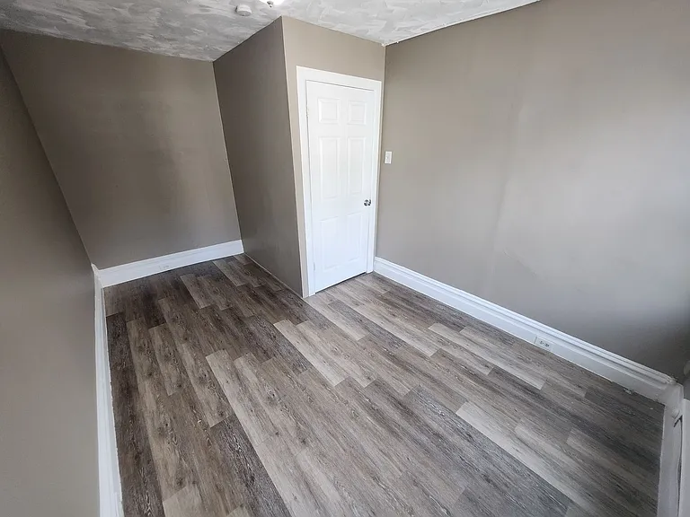 207 N 8th St — Photo 8