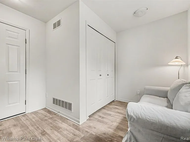 4923 Treeside Ln — Photo 17