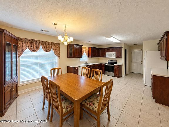 3rd image of 460 River Oaks Dr