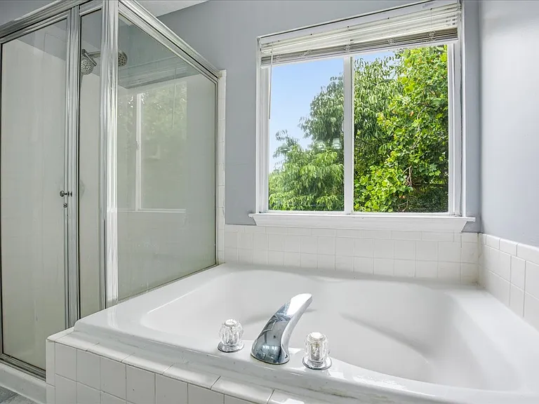 1904 Hilton Ct — Photo 12