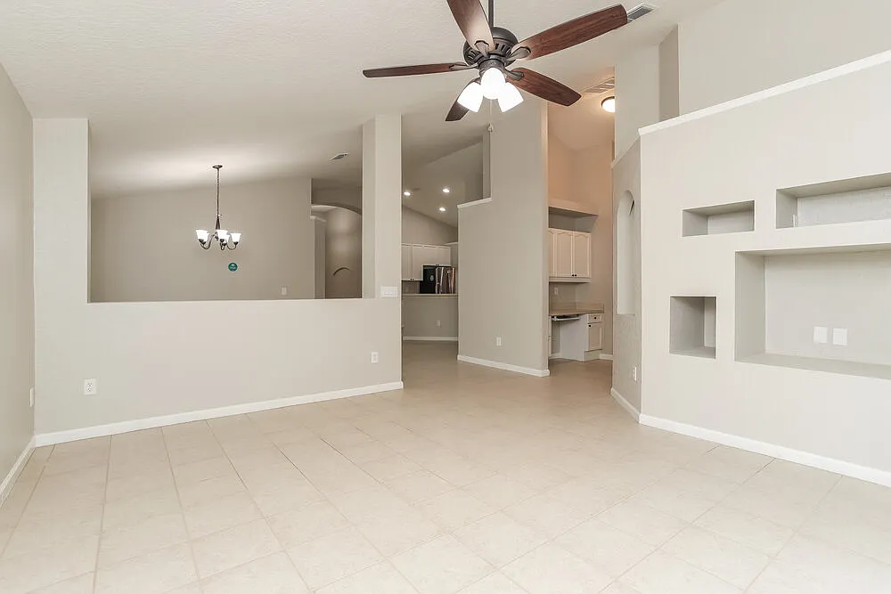 3 bed, 2.0 bath, 1894 sqft, $4,340 — Photo 3