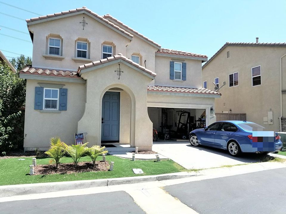 2242 Caminito Abruzzo