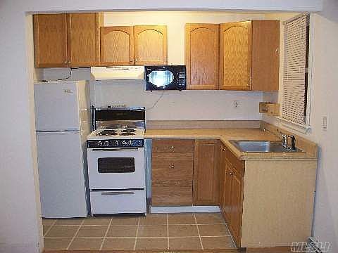 3rd image of 22 Lake Grove Blvd