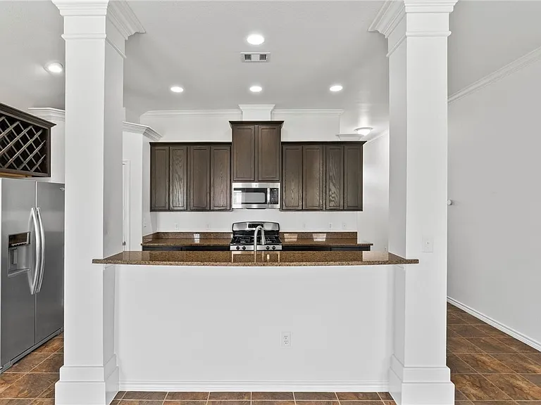 3909 Los Arroyos Dr — Photo 4