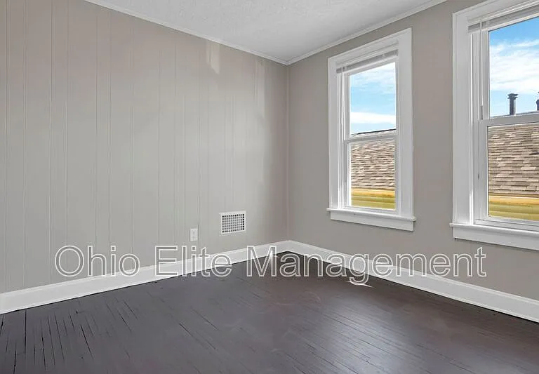 793 E Starr Ave — Photo 28