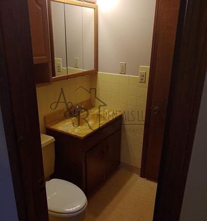 5th image of 2104 S Broadway St #17735377