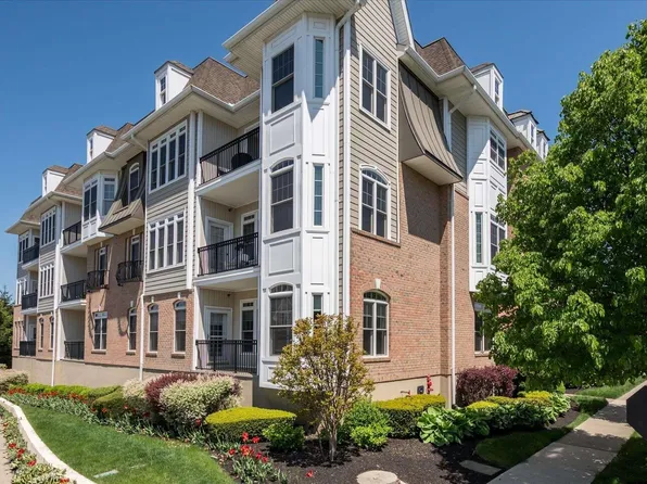 349 Trotting Lane #3, Westbury, NY 11590