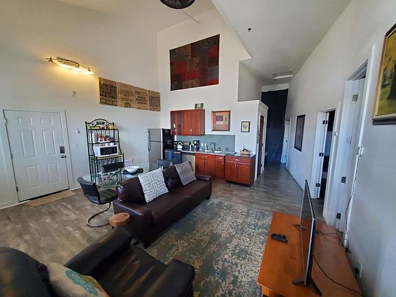 3rd image of 26 N Selig Ave #C