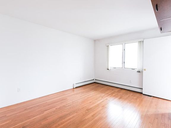 5th image of 44 Cherry St