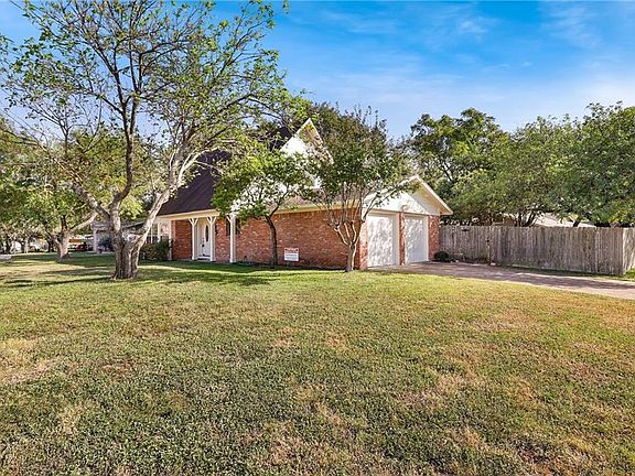 2nd image of 3005 Stanwood Dr