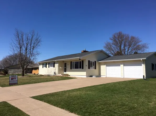 413 Clay St, Cuba City, WI 53807