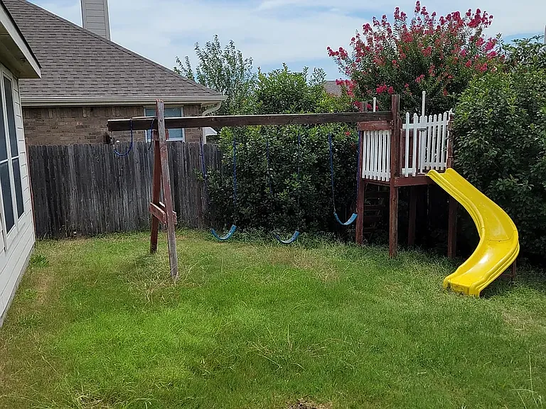 4500 Hickory Meadows Ln — Photo 2