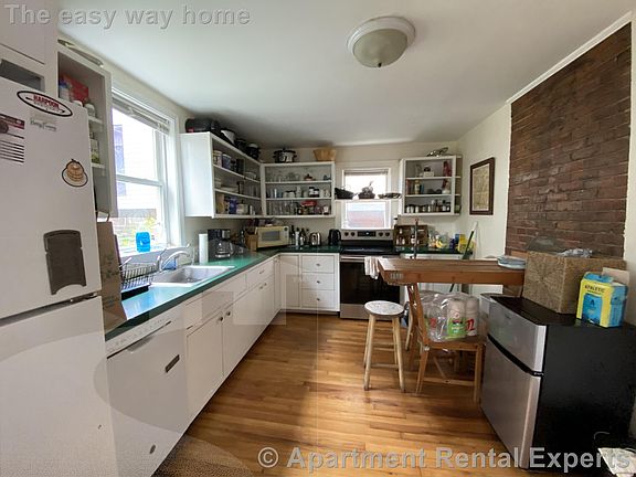 4th image of 254 Hampshire St #1