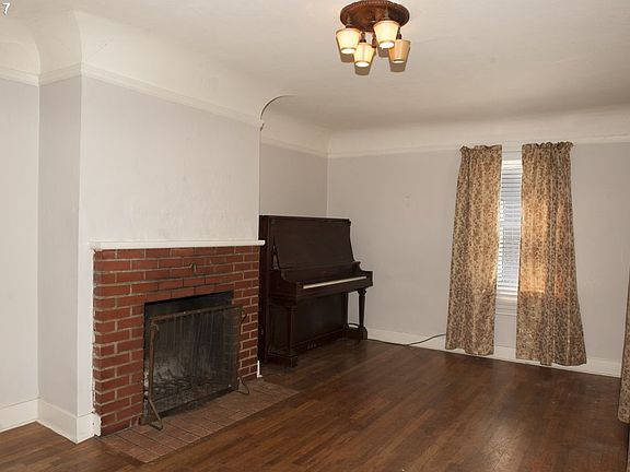 3rd image of 803 W 21st St