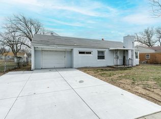 240 S Tracy St, Wichita, KS 67209