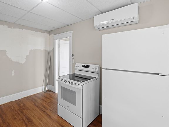4th image of 387 Grove St #2F