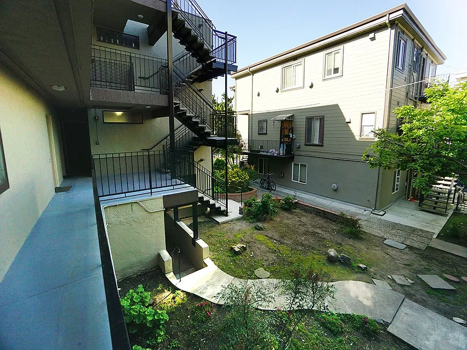Building Photo 2