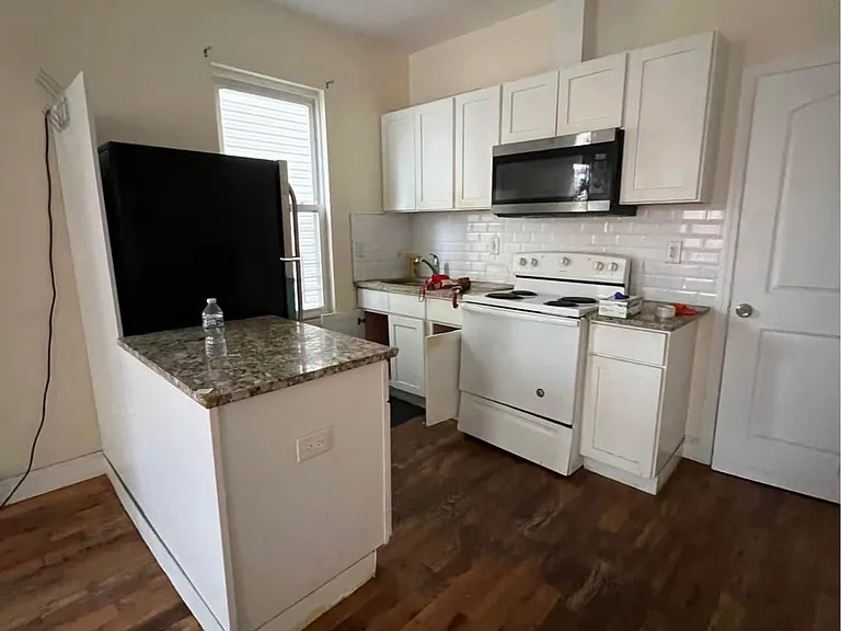 810 E 168th St #1 — Photo 2