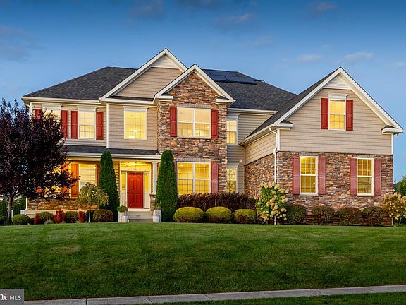 3rd image of 158 Roseum Way
