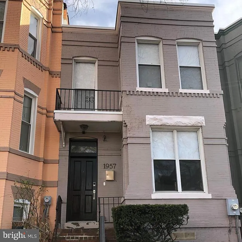 3 bed, 2.5 bath, 1552 sqft, $4,400 — Photo 1