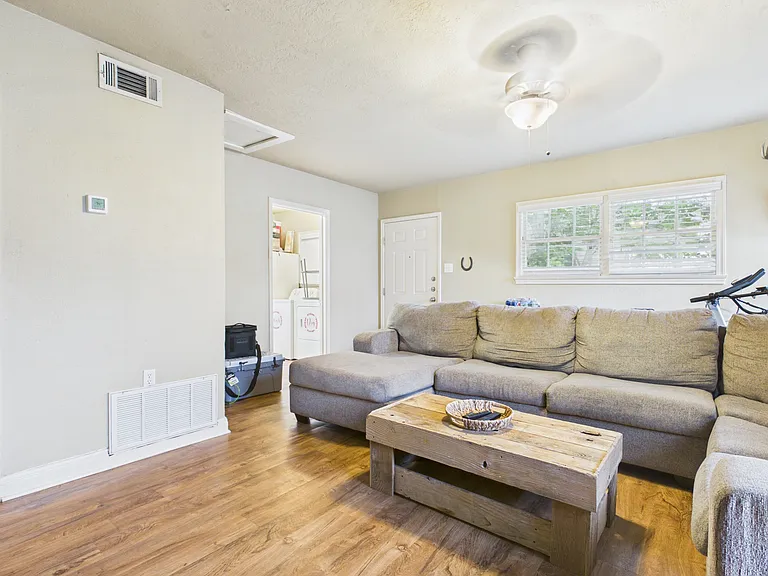 608 Highlands St — Photo 6