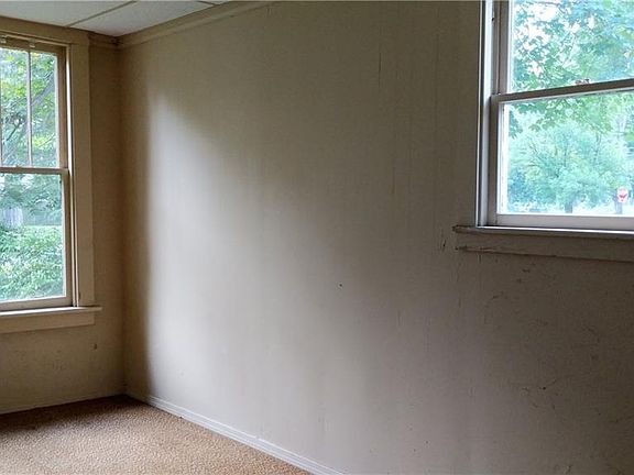 5th image of 256 Oakwood Ave