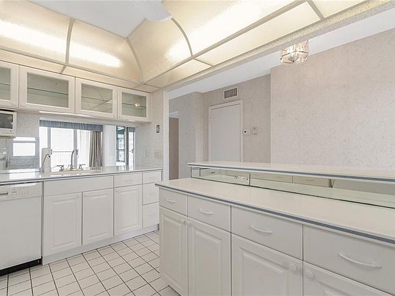 5th image of 2200 NE 33rd Ave APT 14J