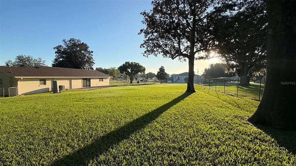 4 bed, 2.0 bath, 2038 sqft, $2,500 — Photo 2