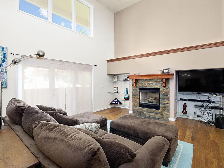 146 Luxury Ln — Photo 13