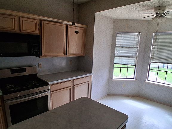 5th image of 2215 Stillwater Dr