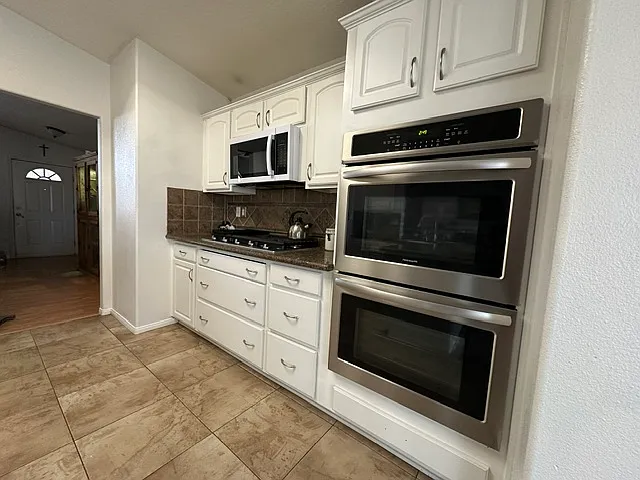 Kitchen with stainless steel appliances, double oven