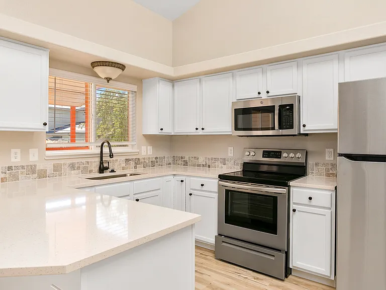 14192 W Chadford Dr — Photo 9
