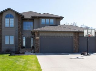 7421 Maple Cir, Horace, ND