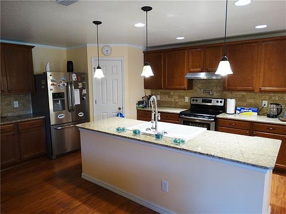 5th image of 348 Oak Landing Dr