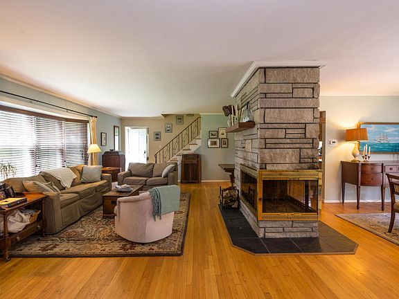 4th image of 27 Corn Ln