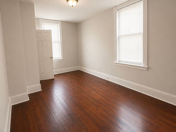 4th image of 113 N Peach St Floor 2