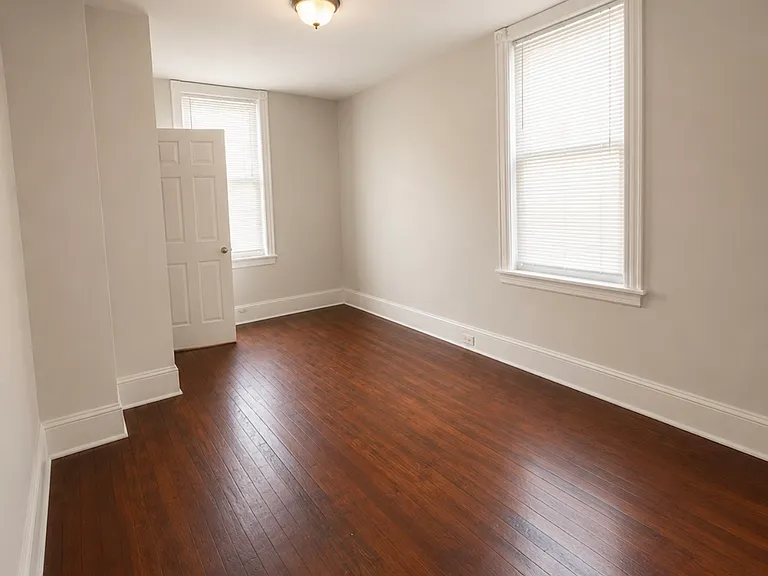 113 N Peach St #2 — Photo 4