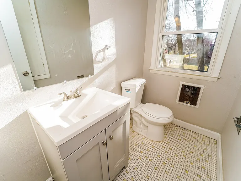 541049_024_main_bathroom_13413379.jpg