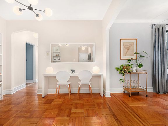 3rd image of 135 Hawthorne St APT 1E