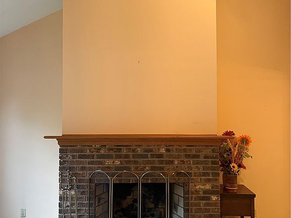 4th image of 3242 Woodcreek Cir